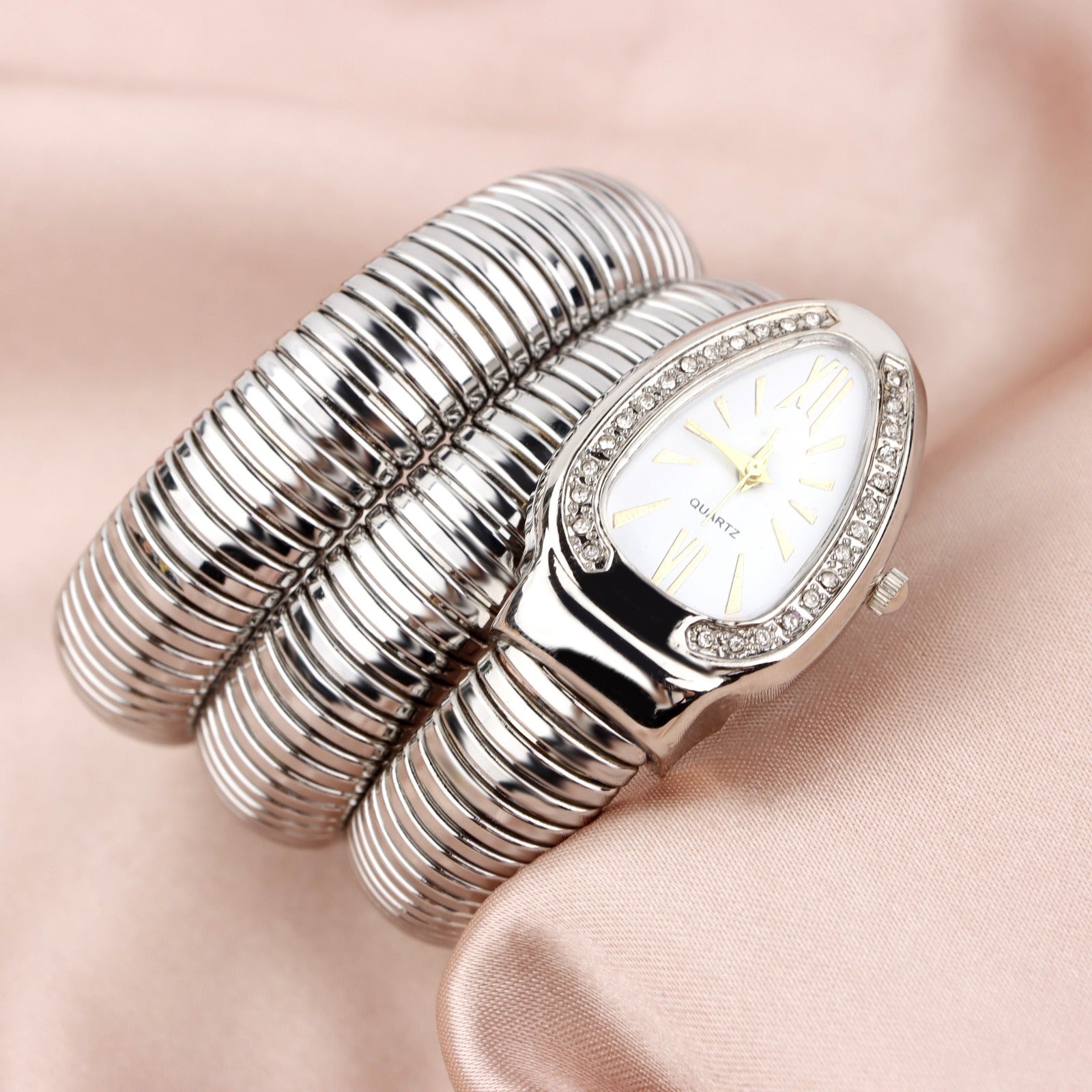 Serpent Quartz Bracelet Watch for Women