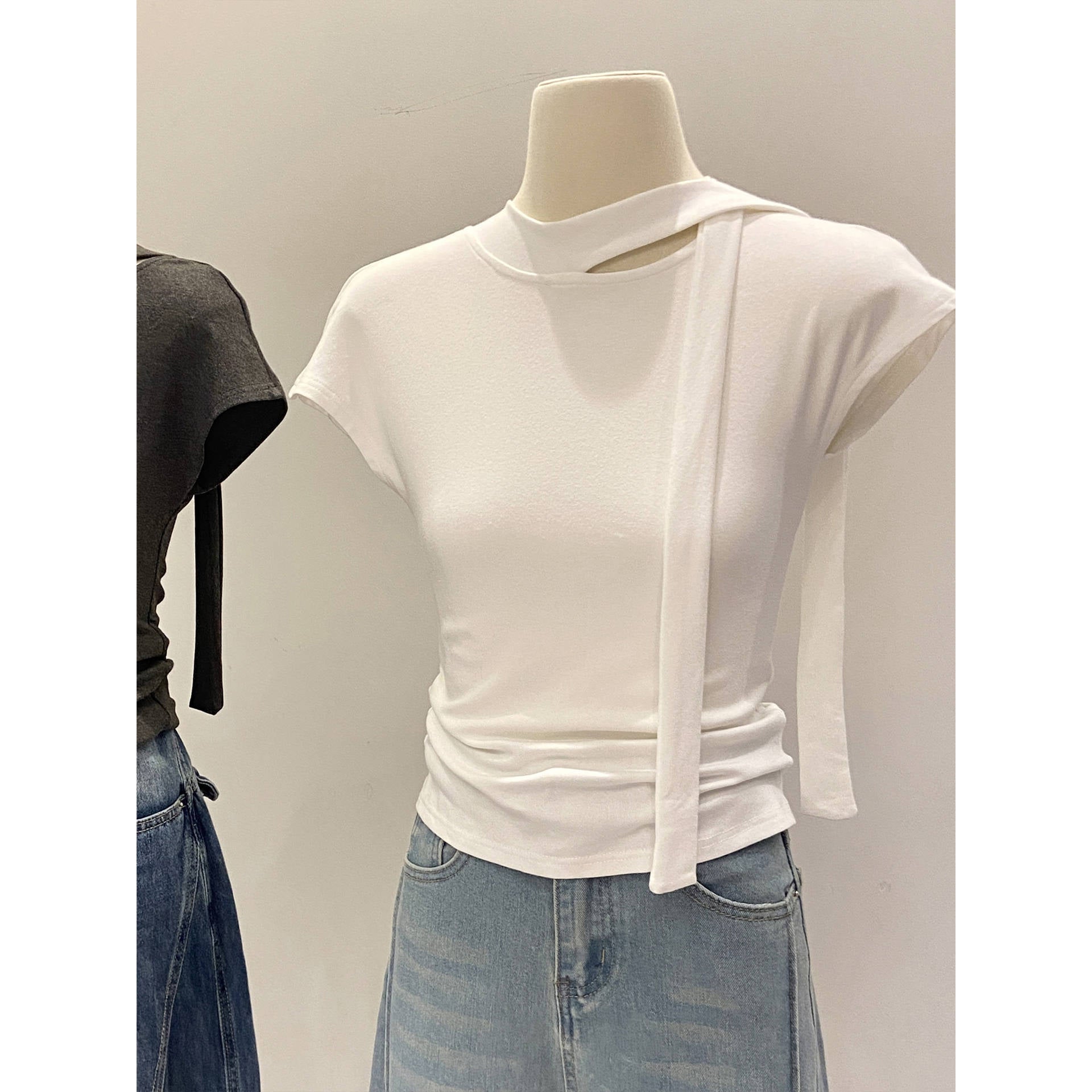 chic sleeveless top for women