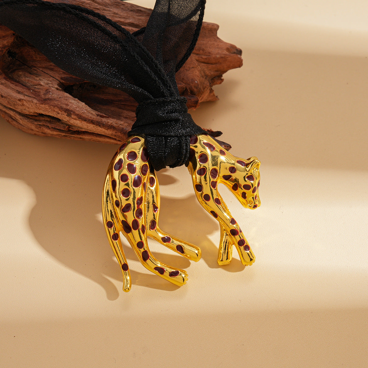 Mesh dripping oil leopard pendant sweater chain