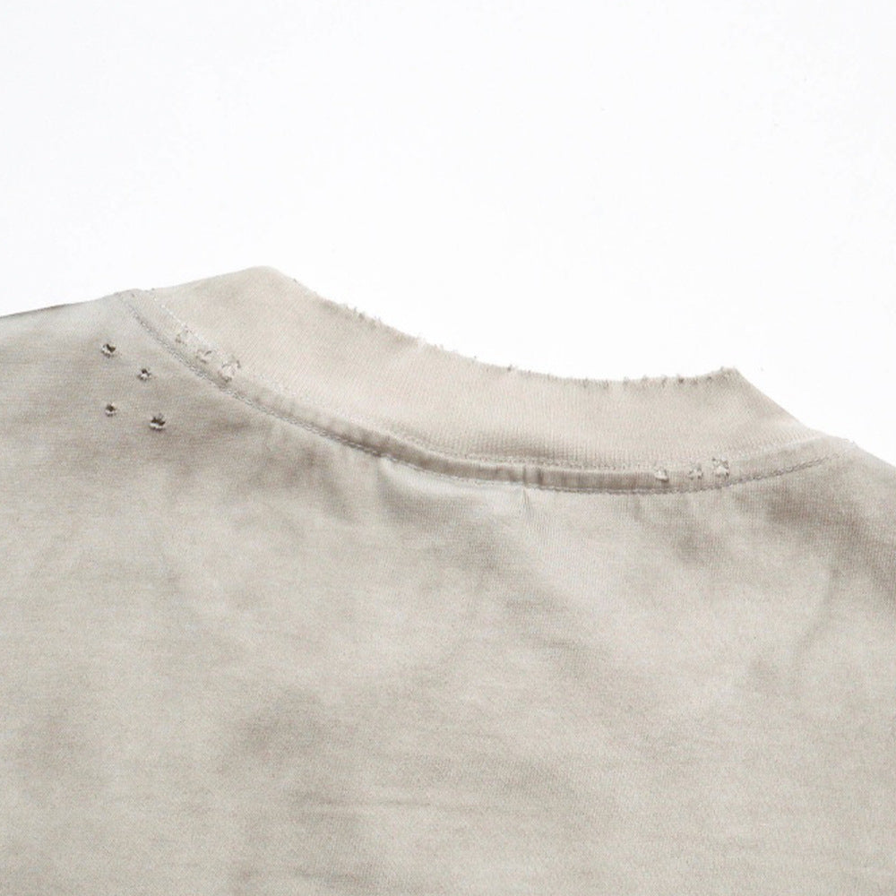 Gradual letter spray painting for old dirty short sleeved T-shirt