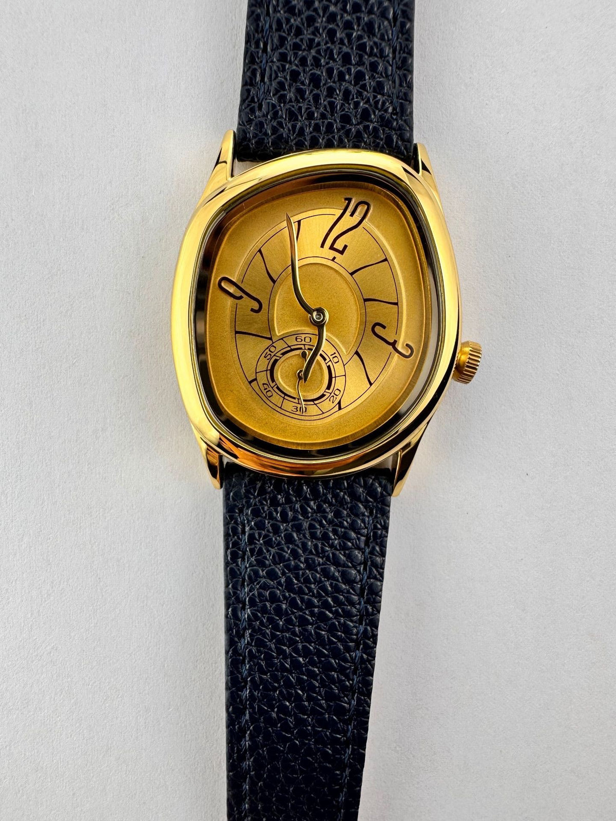 Unisex Twisted Asymmetric Quartz Strap Watch