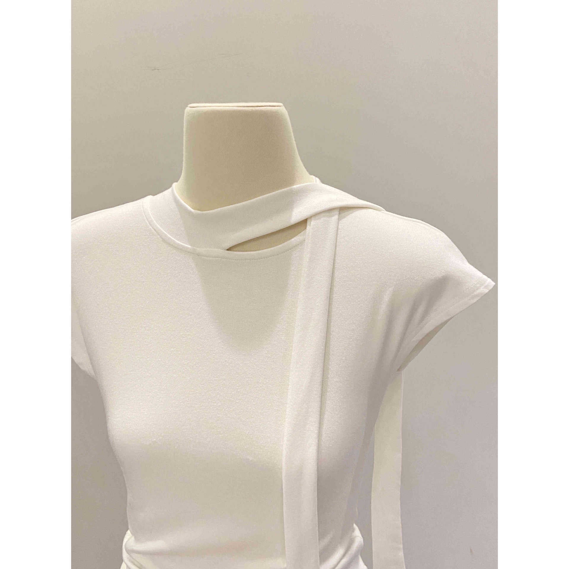 chic sleeveless top for women