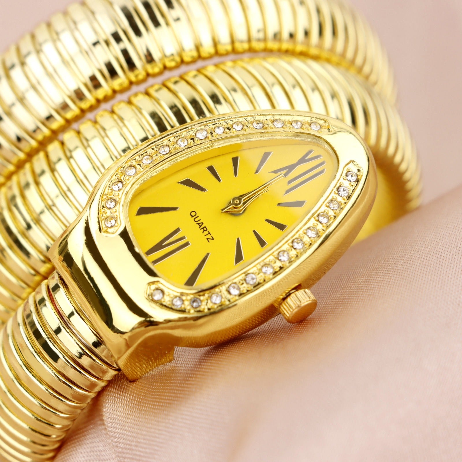 Serpent Quartz Bracelet Watch for Women