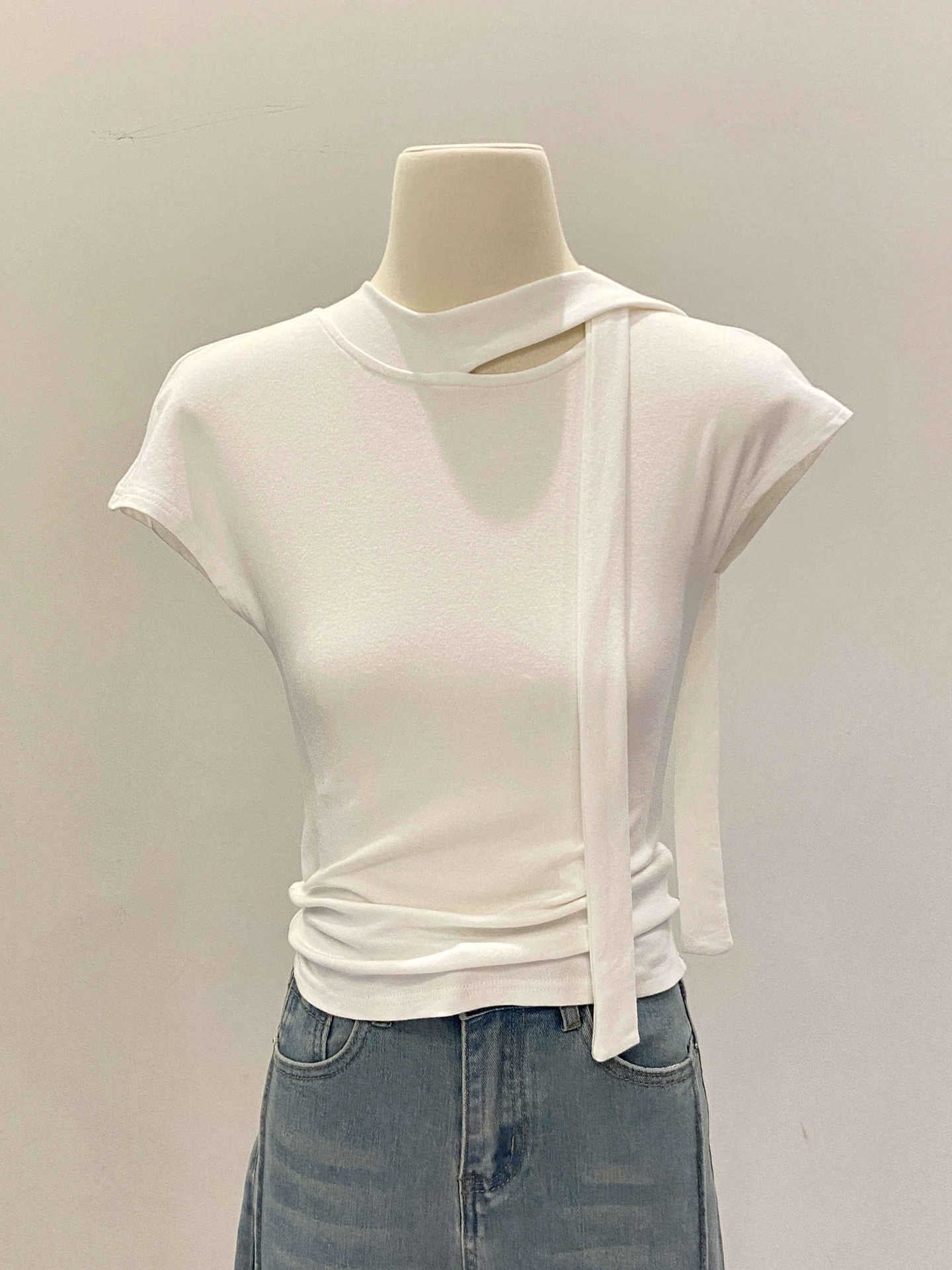 chic sleeveless top for women