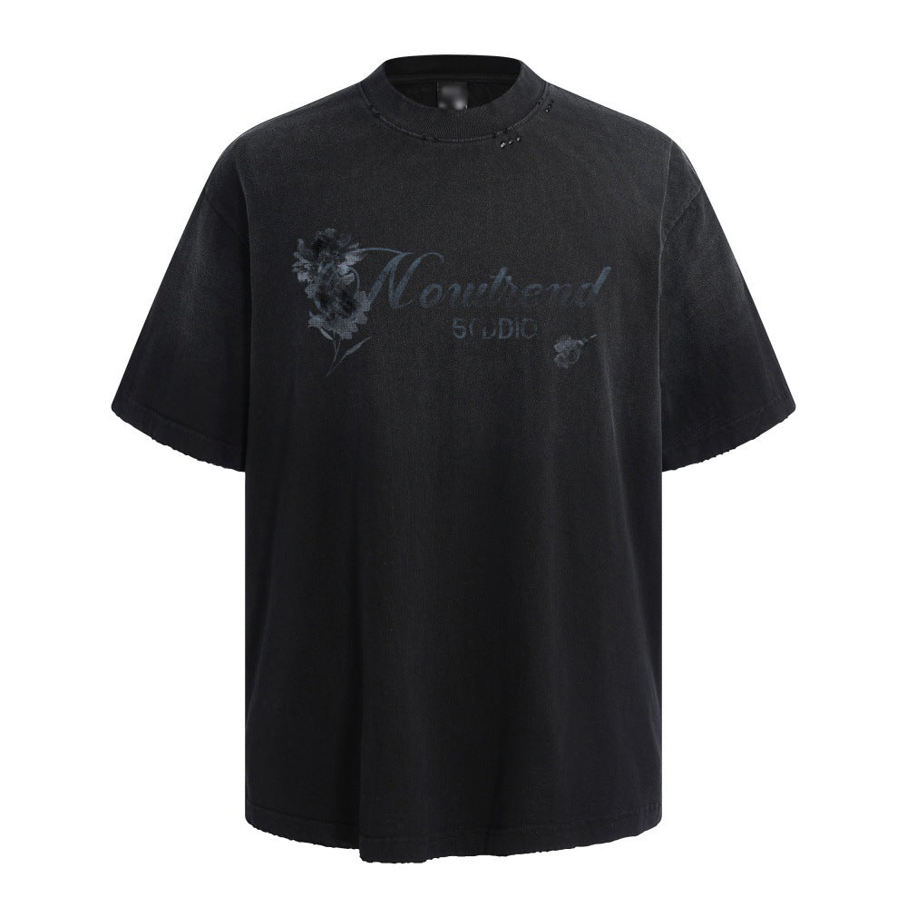 Gradual letter spray painting for old dirty short sleeved T-shirt